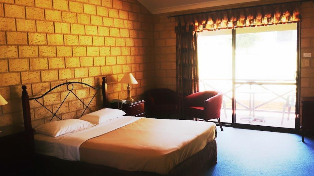Karri Forest Motel Pemberton Bagian luar foto