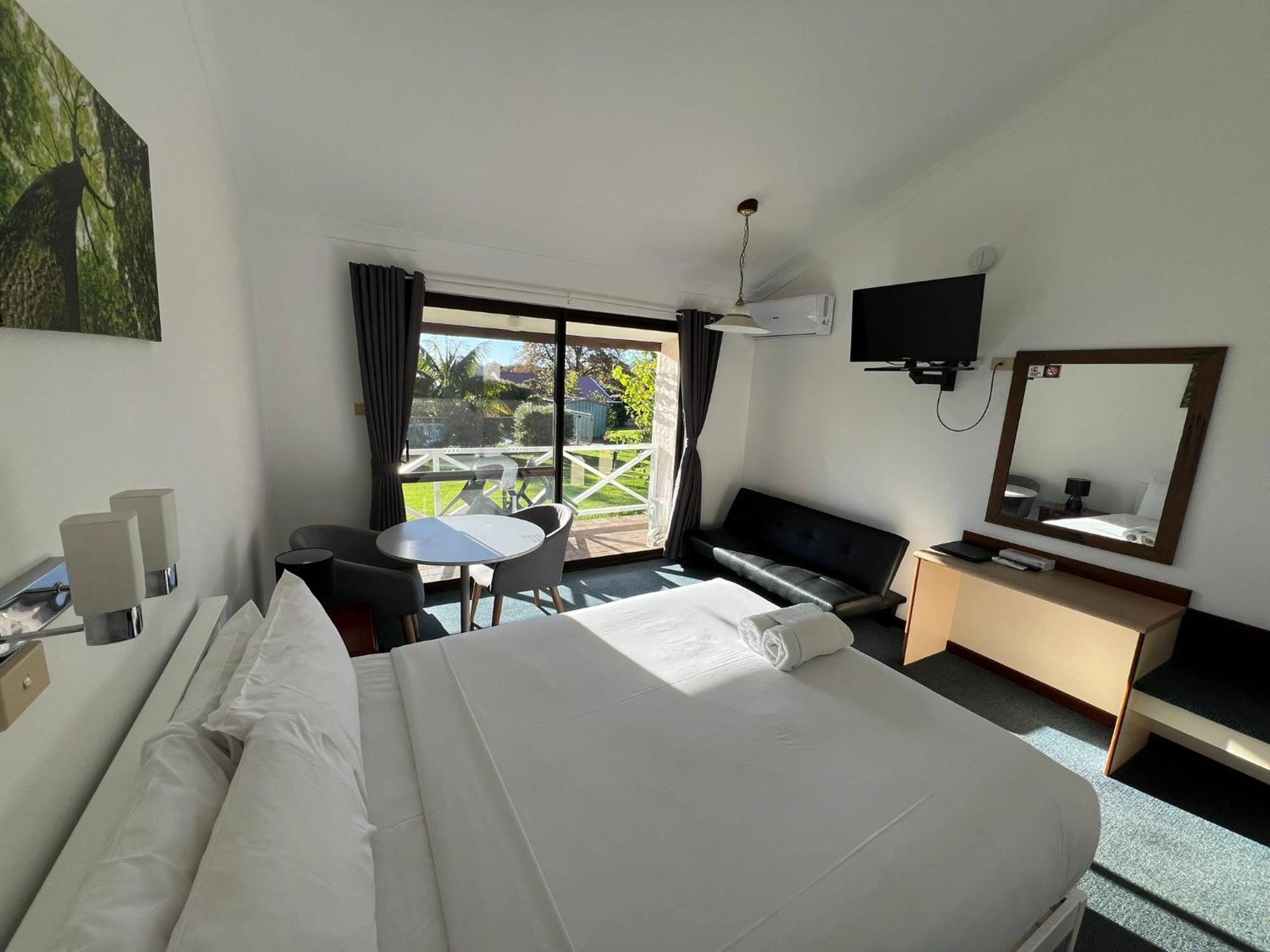 Karri Forest Motel Pemberton Bagian luar foto