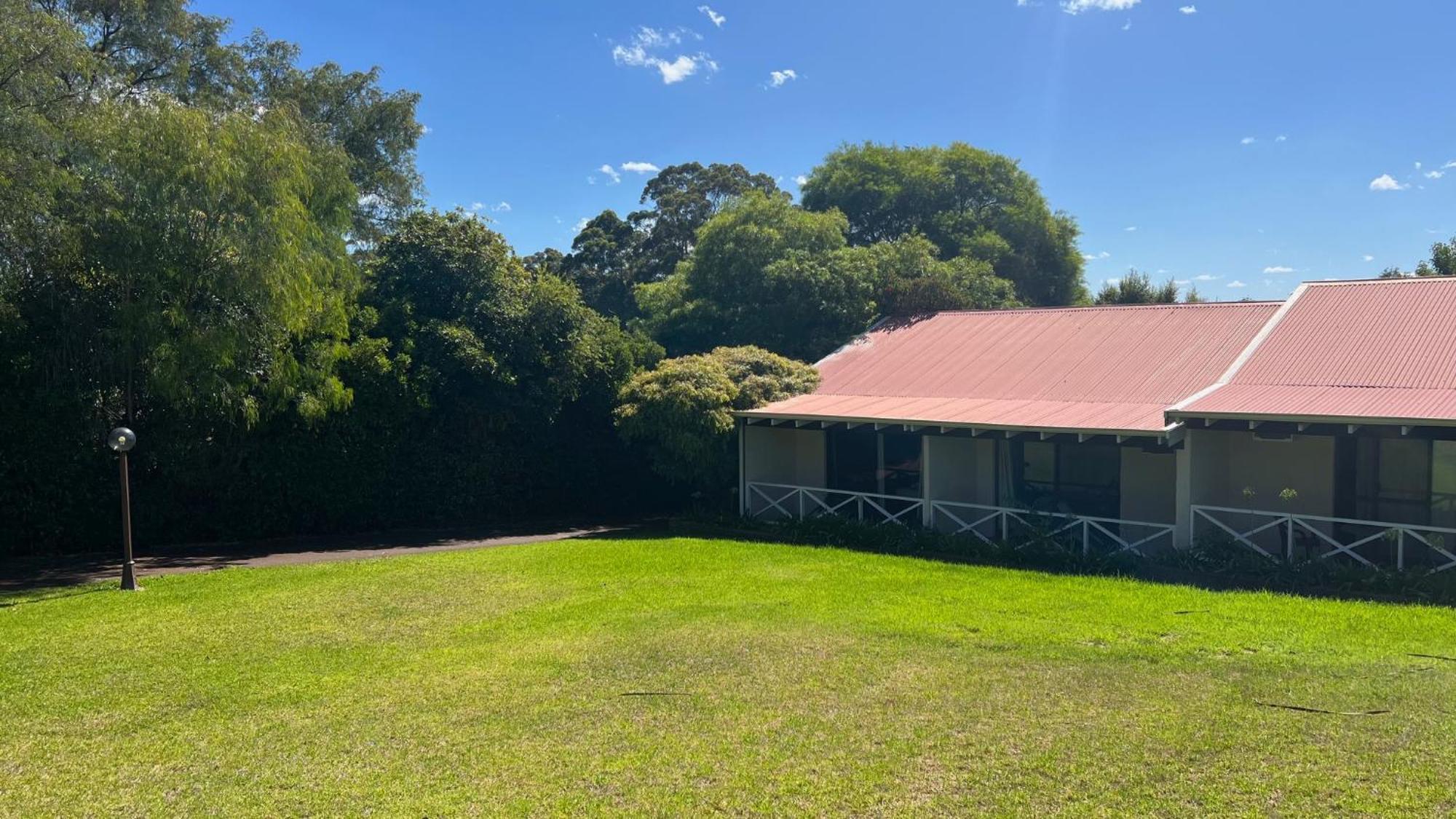 Karri Forest Motel Pemberton Bagian luar foto