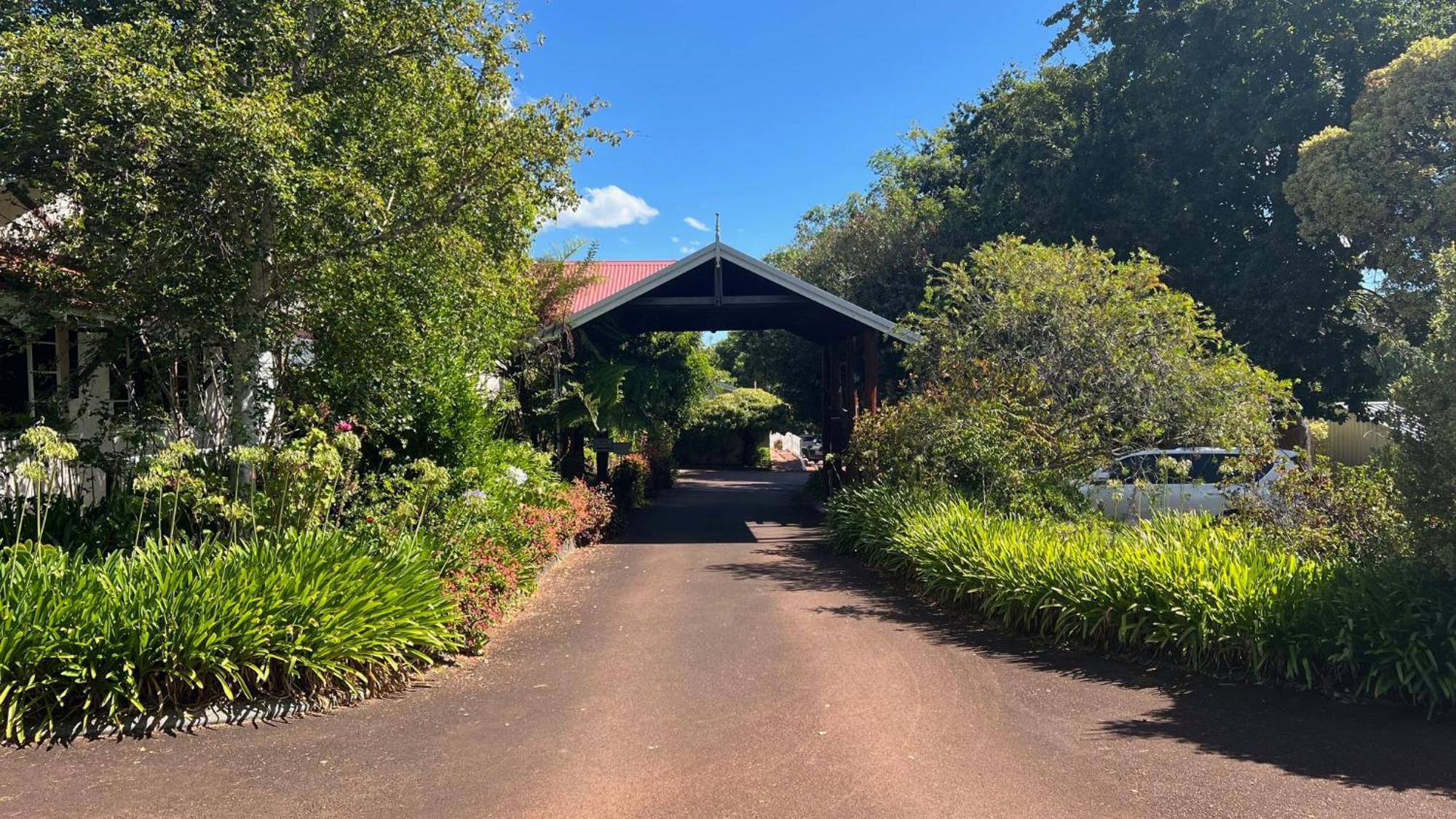 Karri Forest Motel Pemberton Bagian luar foto