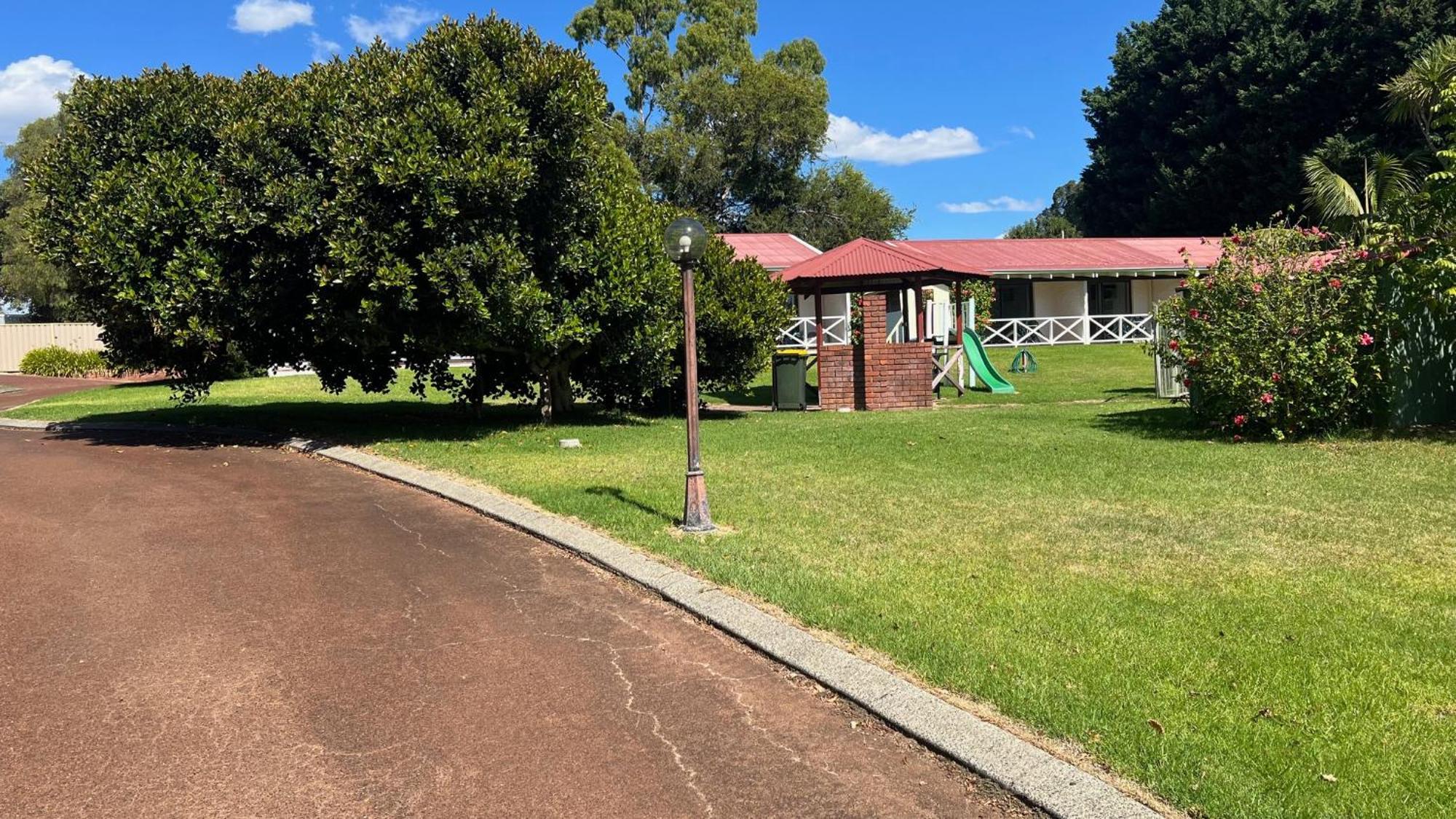 Karri Forest Motel Pemberton Bagian luar foto