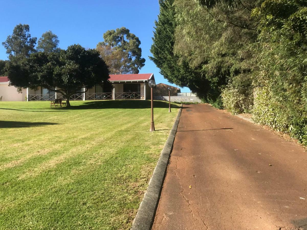 Karri Forest Motel Pemberton Bagian luar foto