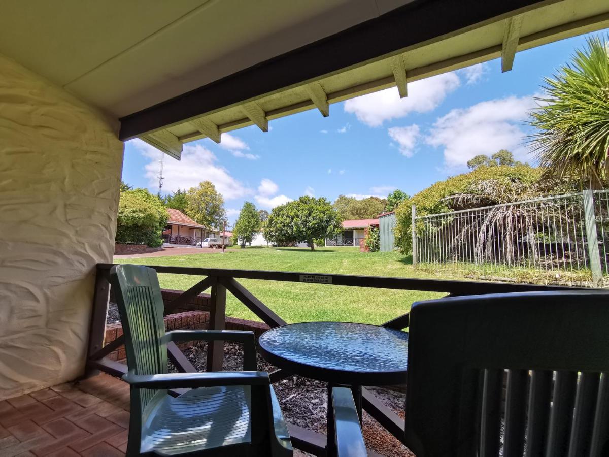 Karri Forest Motel Pemberton Bagian luar foto